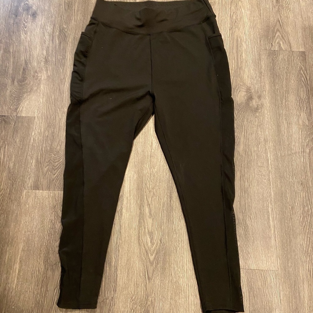 Full length leggings, sheer mesh panels & pockets